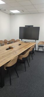 STOL KONFERENCYJNY