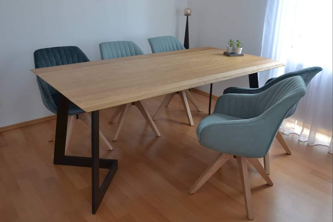 Stół W ze stali i drewna